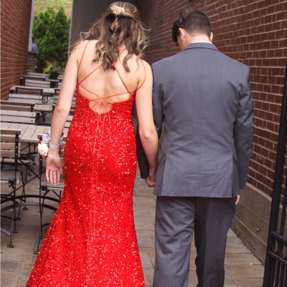 Red sequins size 4 prom dress - Picture 4 of 9